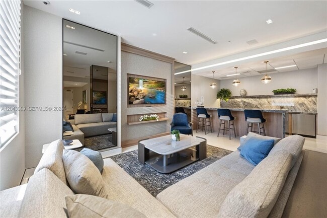 Building Photo - 888 Brickell Key Dr