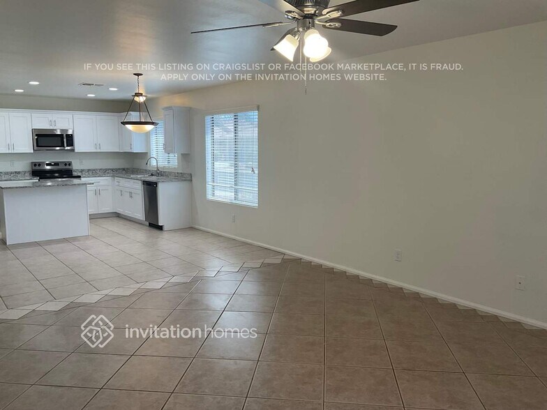 Building Photo - 13127 W Port Royale Ln