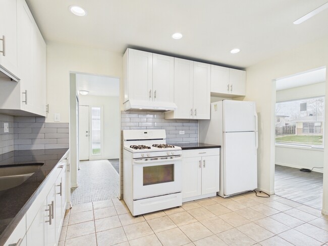 Building Photo - 209 Todd St