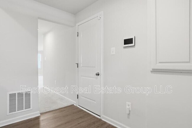 Building Photo - 105 Dripping Spring Dr