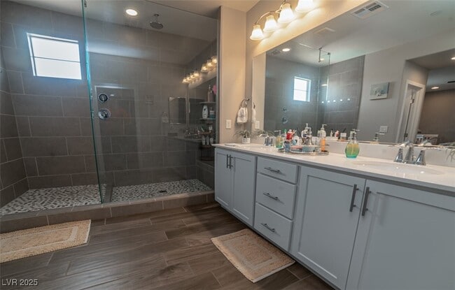 Building Photo - 111 Verde Rosa Dr