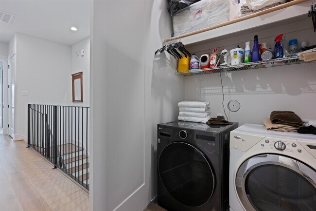 Building Photo - 1136 Adele St