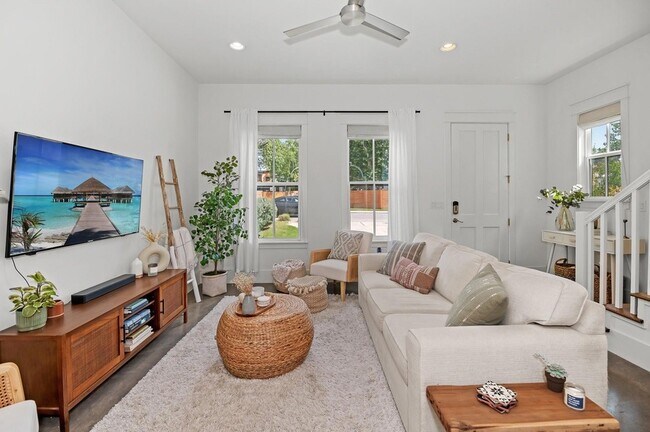 Building Photo - 3206 Garden Villa Ln