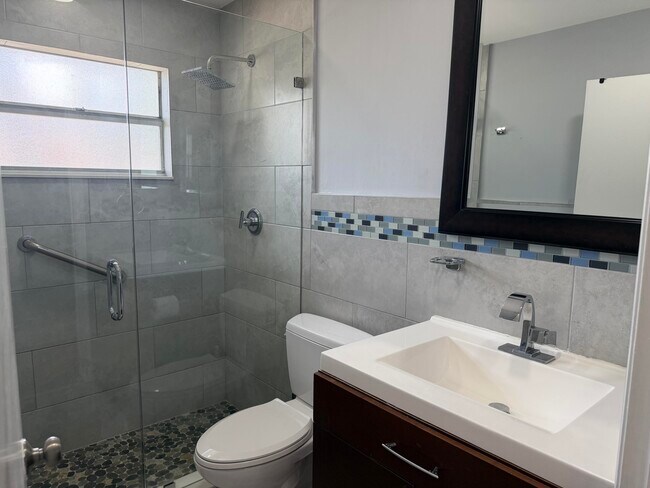 Building Photo - 1392 Riverside Cir