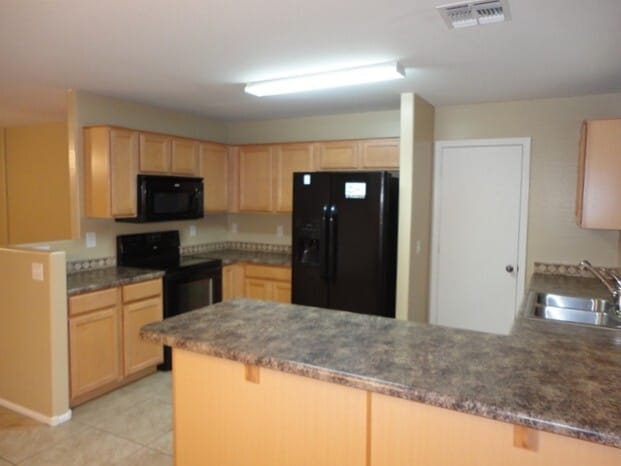 Building Photo - 386 E Daniella Dr