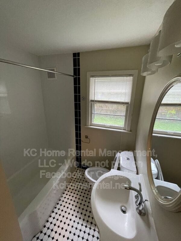 Building Photo - 5311 Reeds Rd