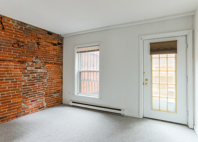 Building Photo - 1742 Washington St