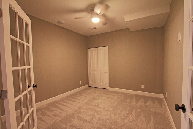 Building Photo - Luxury 5 bed for Rent in Blacktail at The ...