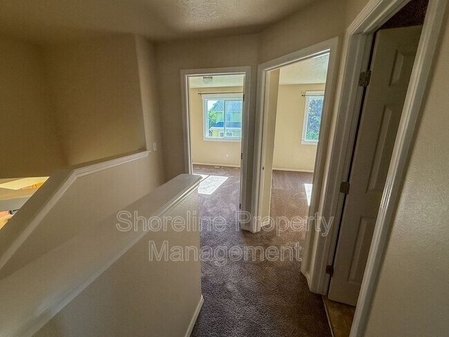 Building Photo - 3420 N Oakstone Ave