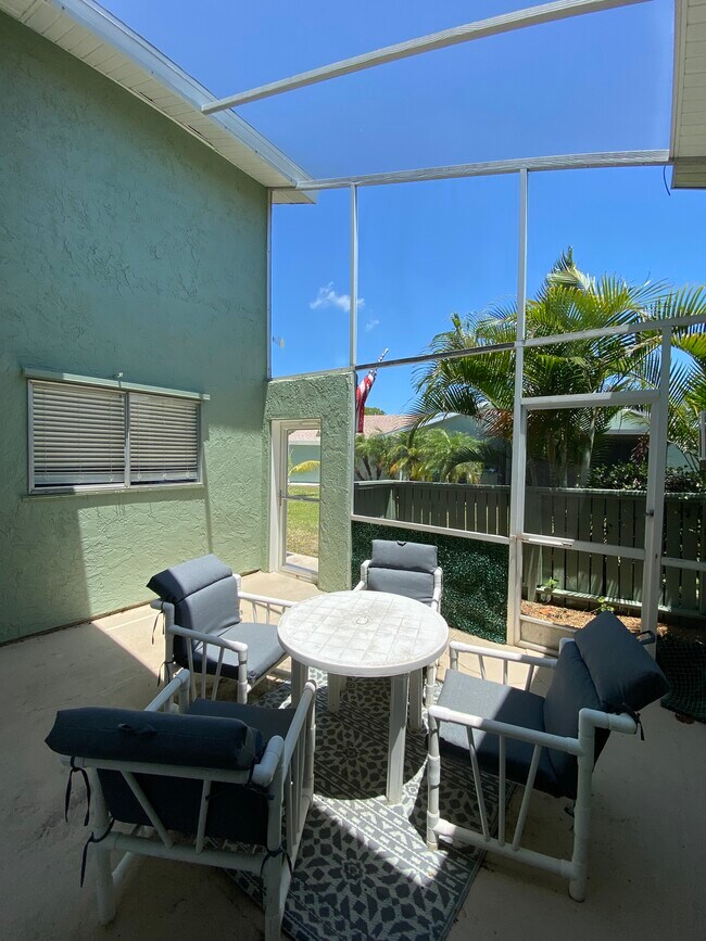 Building Photo - 1781 SE Linpark Ct