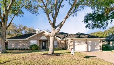 Building Photo - 802 Foxglove Dr