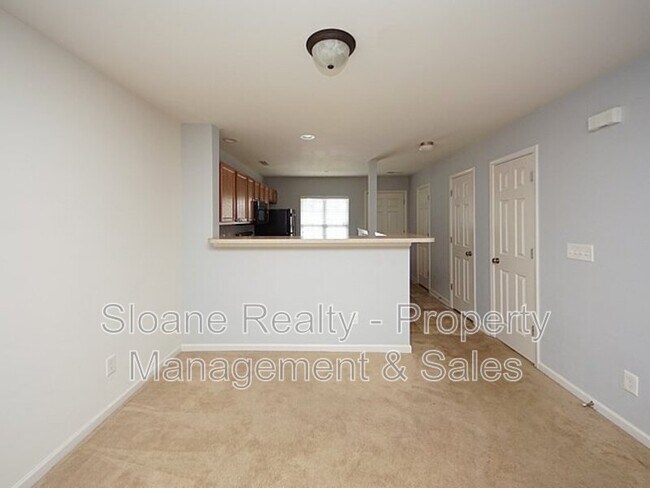 Building Photo - 572 Truman Dr