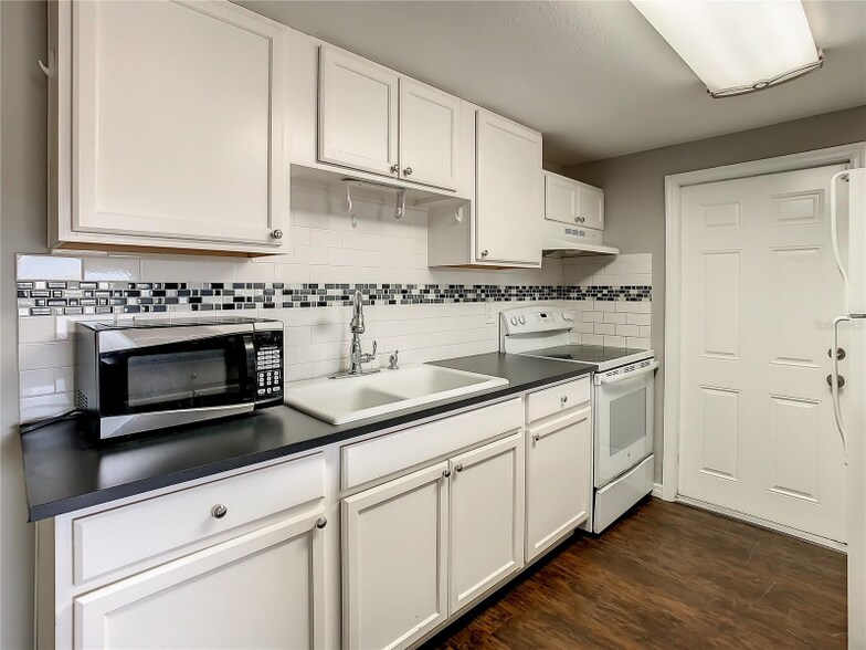 Building Photo - 5650 Golden Nugget Dr