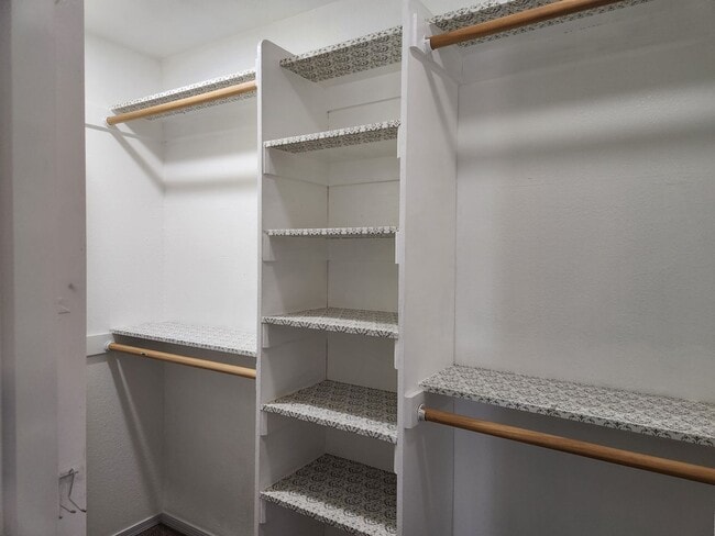 Building Photo - Beautifully updated 2 bed / 2 bath at 4 Seasons North