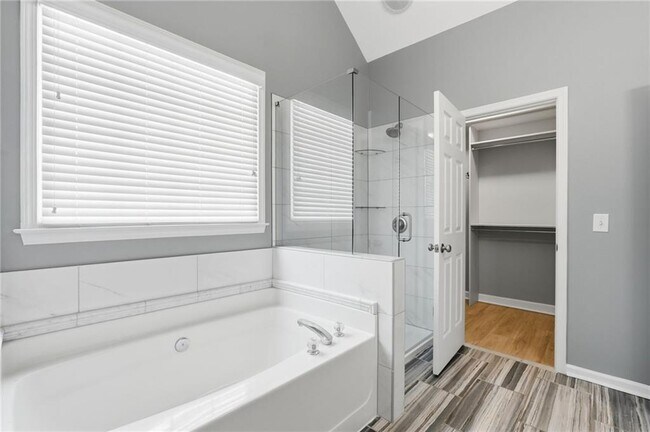 Building Photo - 726 Gardenside Cir SE
