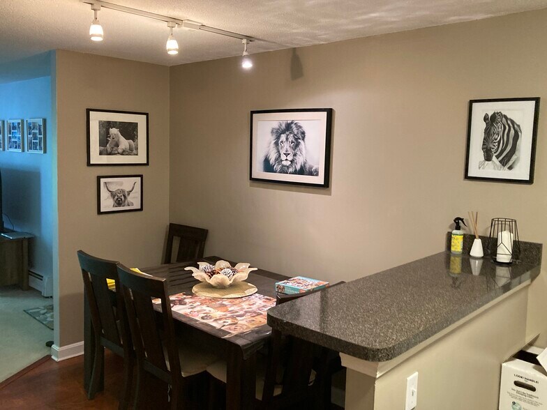 dining room - 21 Pine St