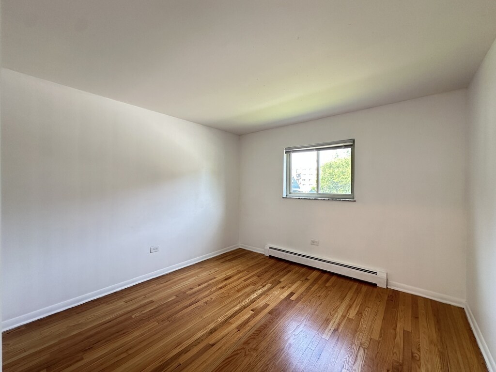 Building Photo - 1653 Oakwood Ave