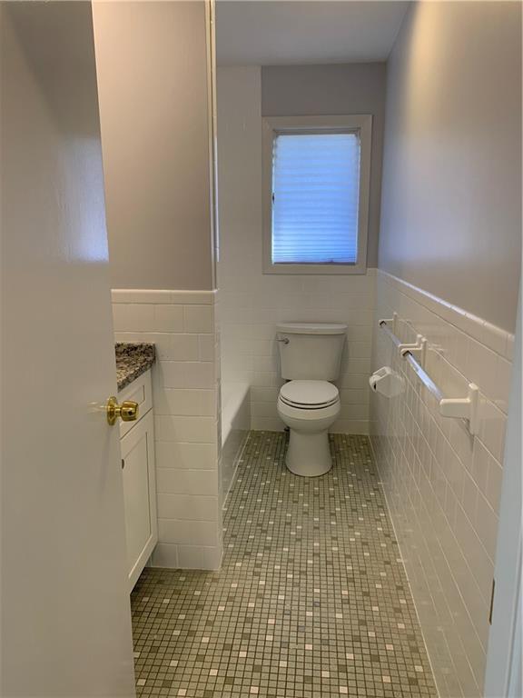 Building Photo - 14 Ferncrest Dr