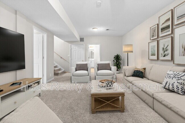 Building Photo - 203 Sarah Elizabeth Dr