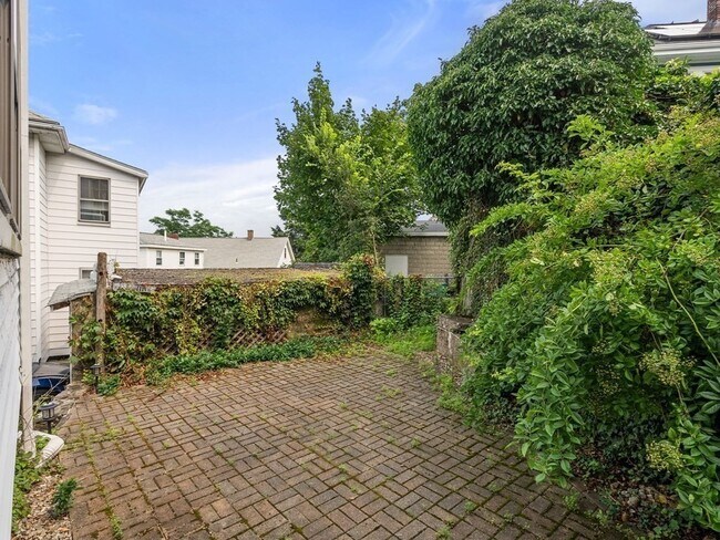 Building Photo - 225-227-227 Trapelo Rd