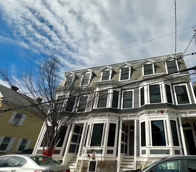Building Photo - 93 Thorndike St