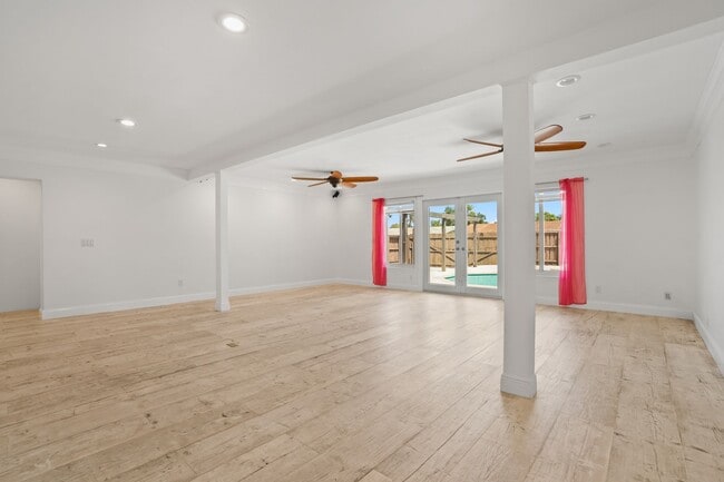 Building Photo - 4215 Roosevelt St