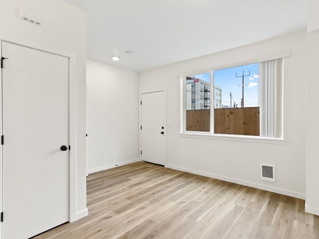 Building Photo - Vancouver Townhouses