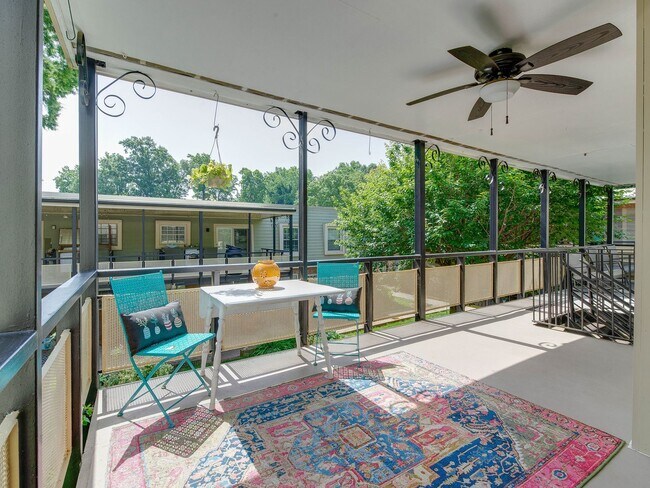 Building Photo - Check out this amazingly located 3 bed/2 b...