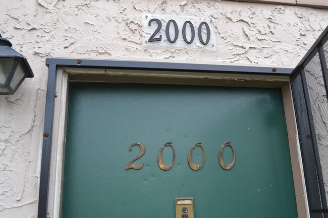 Building Photo - 2000 Ludlow Ln