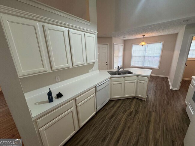 Building Photo - 4343 Grey Park Dr NE