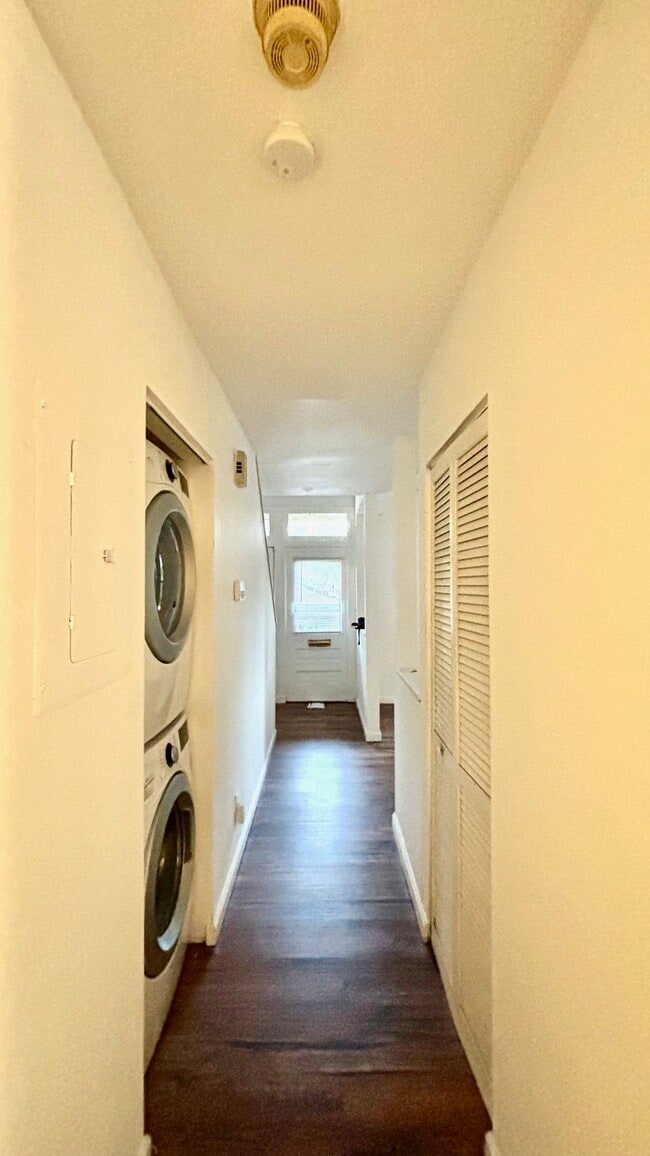 Building Photo - 348 N Newstead Ave