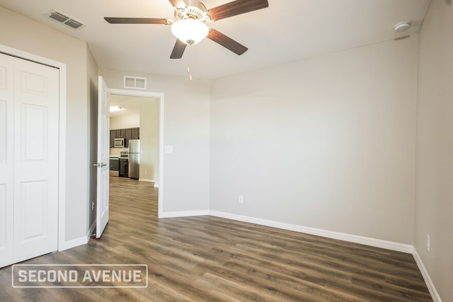 Building Photo - 930 NE 16th Terrace