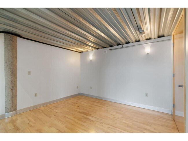 Building Photo - 521 S 7th St