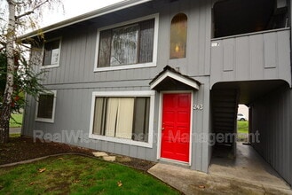 Building Photo - 243 Rose Ave