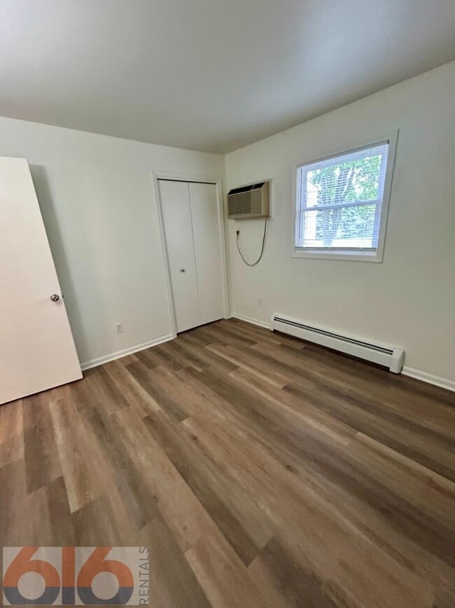 Building Photo - 630 56th St SE