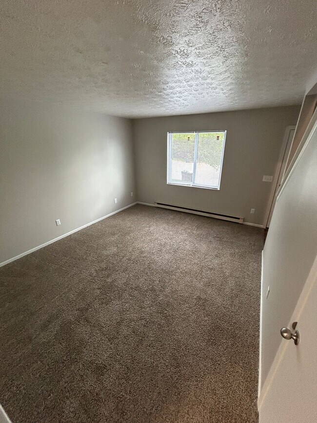 Building Photo - Available August 18th - Spacious 2-Bedroom...