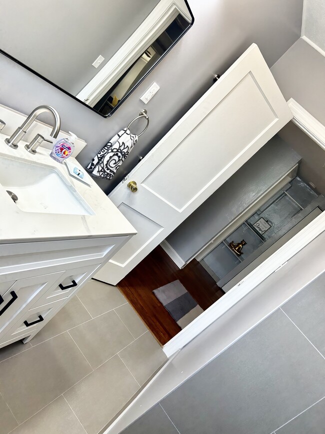 Building Photo - 5057 Blackburn St