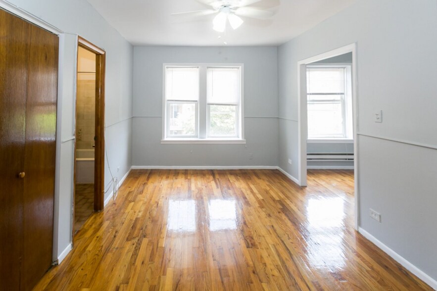 Building Photo - 4527 N Malden St