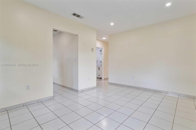 Building Photo - 337 Grand Canal Dr