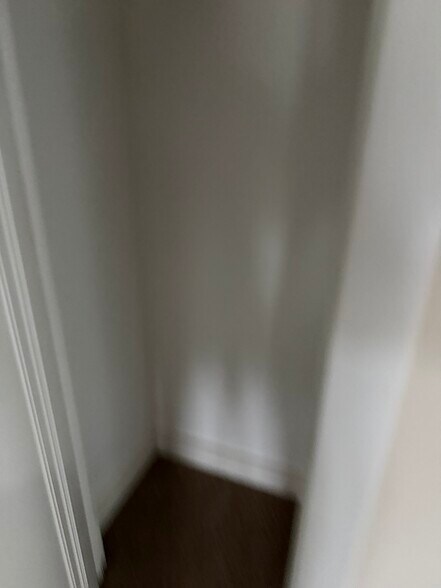 Building Photo - 75 Shoshone St