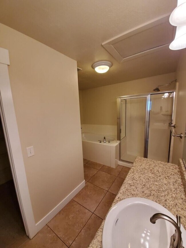 Building Photo - 1049 Quarry View Way