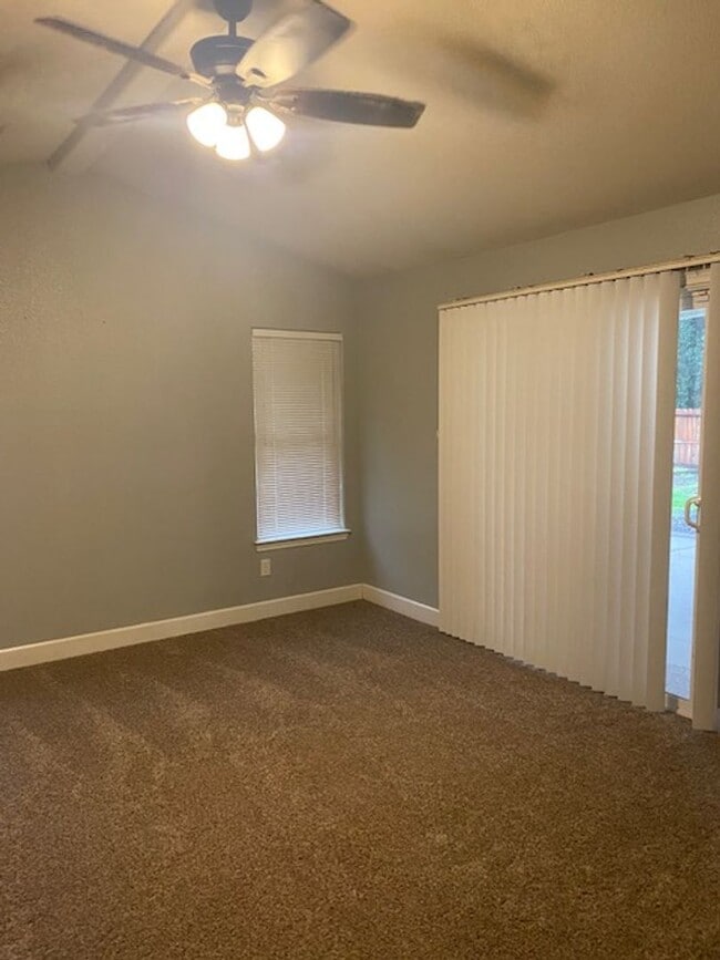 Building Photo - Nice Home in Windsor Estates!!