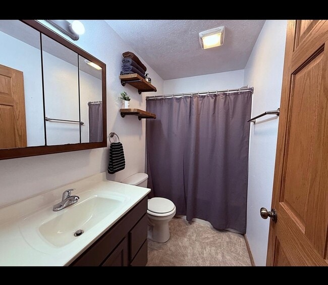 Building Photo - 605 Peltier St