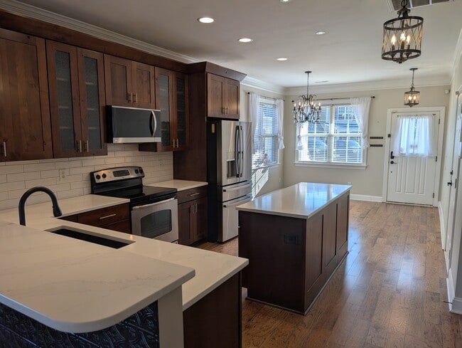 Building Photo - 6 Maxim Ct