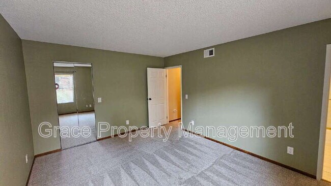 Building Photo - 3335 S Ammons St