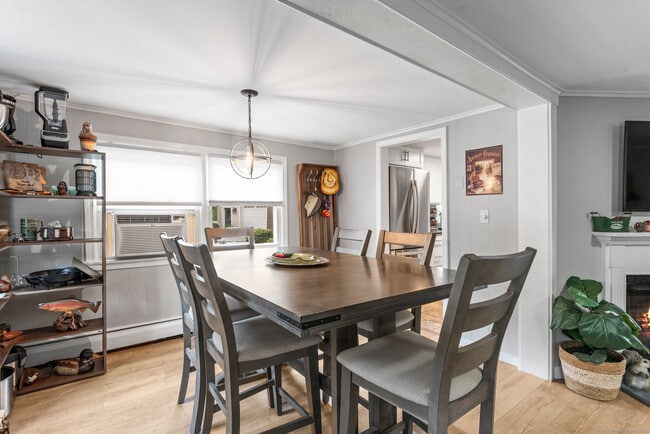 Building Photo - 15 Hawthorne Rd