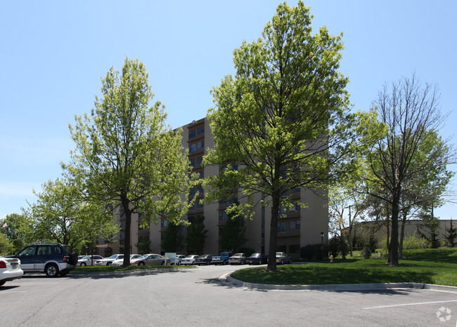 Building Photo - Olathe Towers