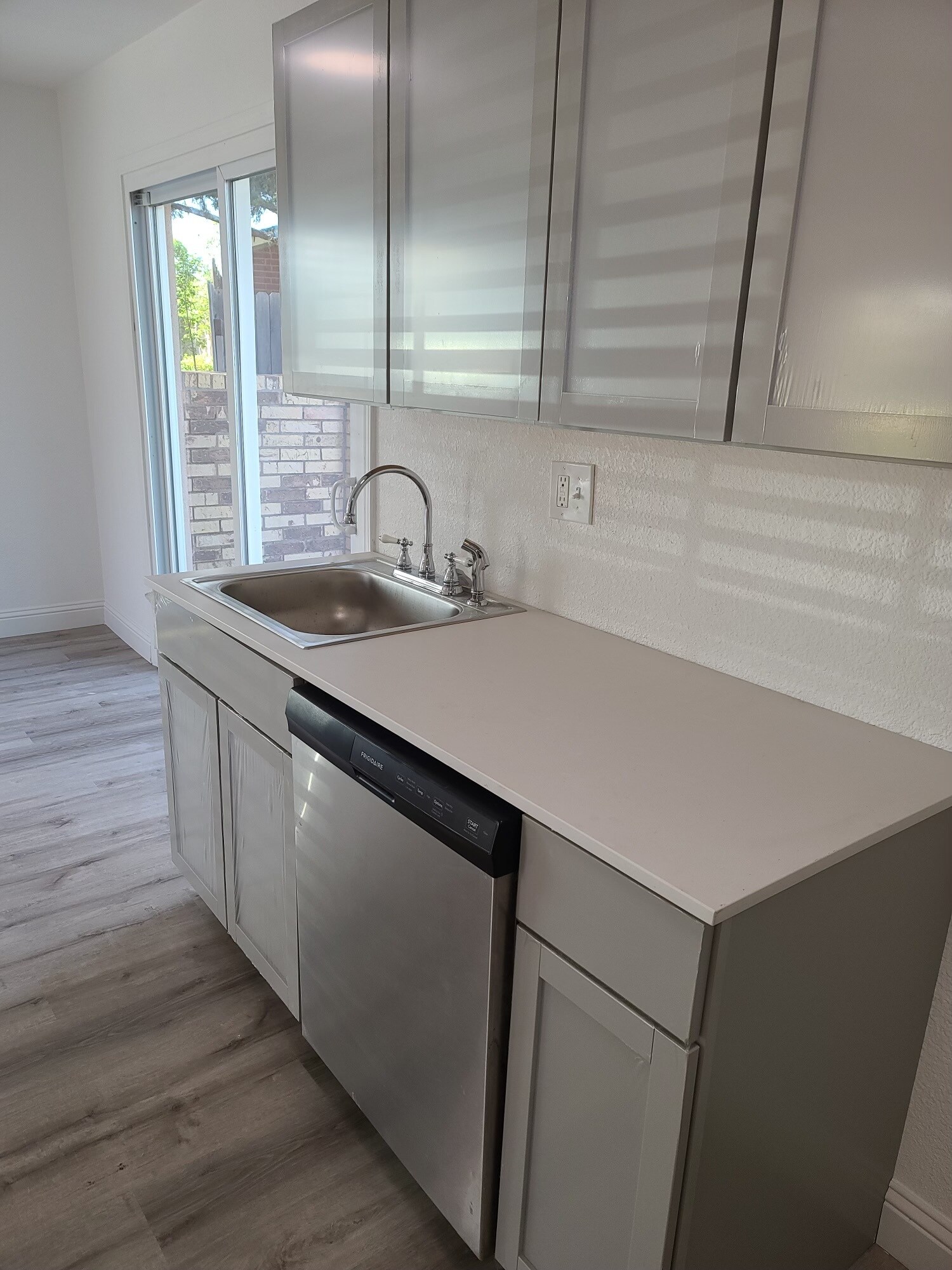 Kitchen Sink -Dishwasher - 4806 Bedford Ave