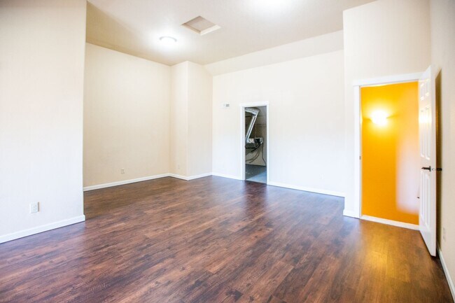 Building Photo - 4 Bedroom Oregon City with Large Bonus Roo...