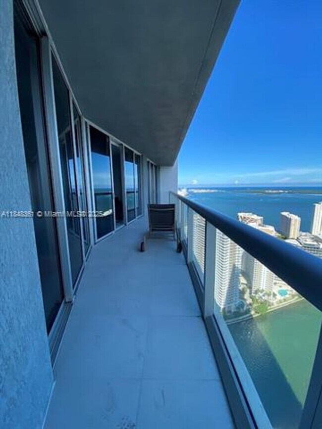 Building Photo - 475 Brickell Ave